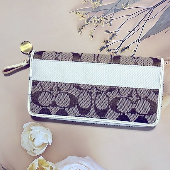 🌺 COACH WHITE STRIPE BROWN SIGNATURE ACCORDION ZIPPER WALLET 40021 - Picture 2 of 6